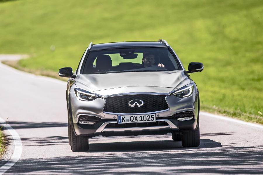  Infiniti QX30 2.2d AWD 2016 года  (WW) (фото 7 из 38)
